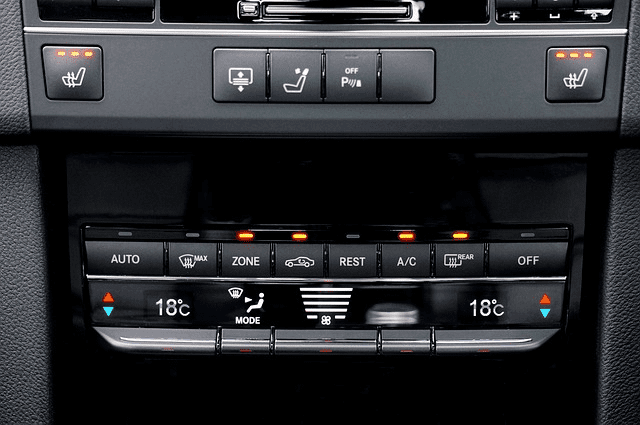 Estudo descobre que os botões nos carros são mais seguros e rápidos de usar do que as telas sensíveis ao toque
